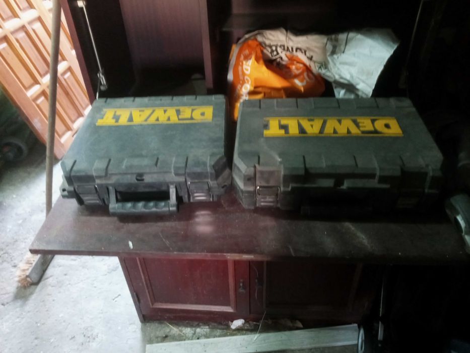 Trzy walizki na narzędzia DEWALT