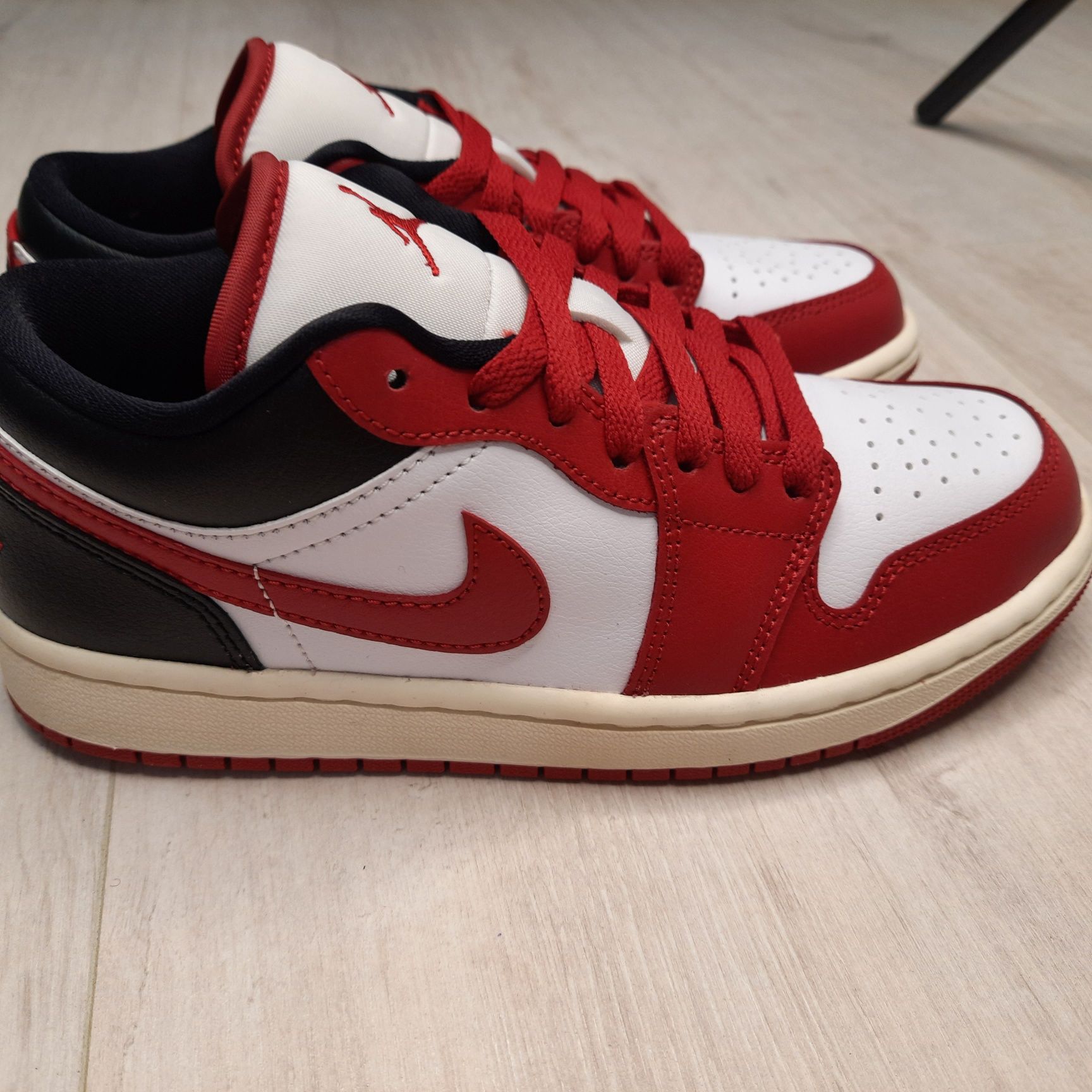 Кросівки Nike Air Jordan 1 Low Red/Black Dc0774-160