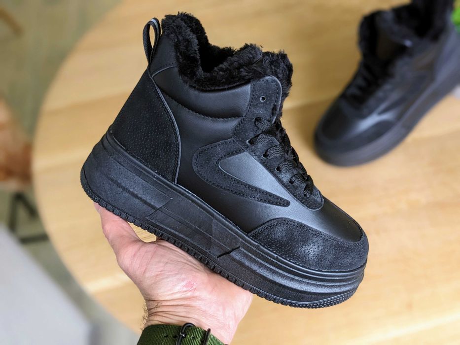 Жіночі теплі зимові черевики з хутром Чорні та Білі кроссовки женские