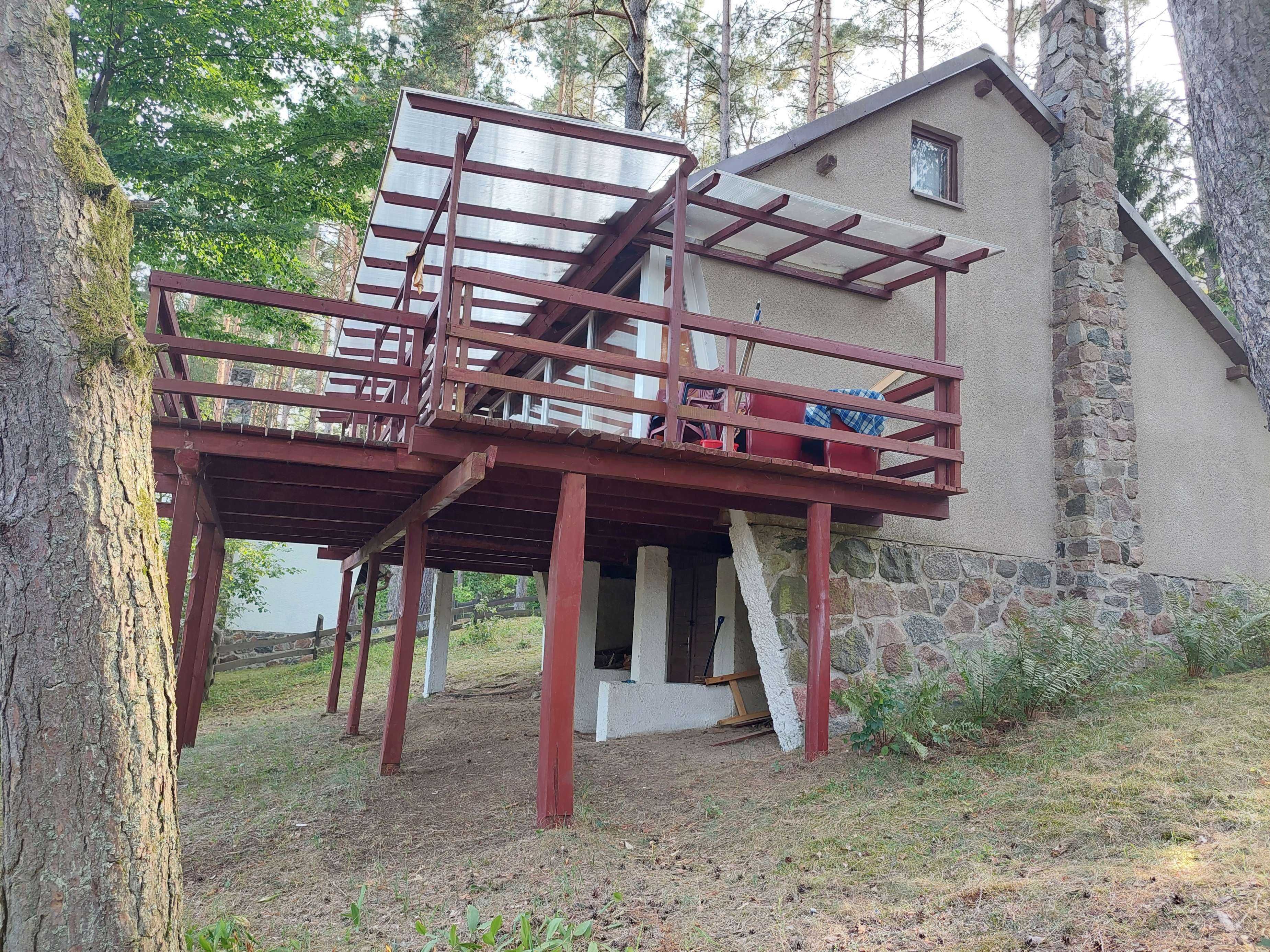 Domki letniskowe nad jeziorem Dadaj. Nad Dadajem. Warmia i Mazury.