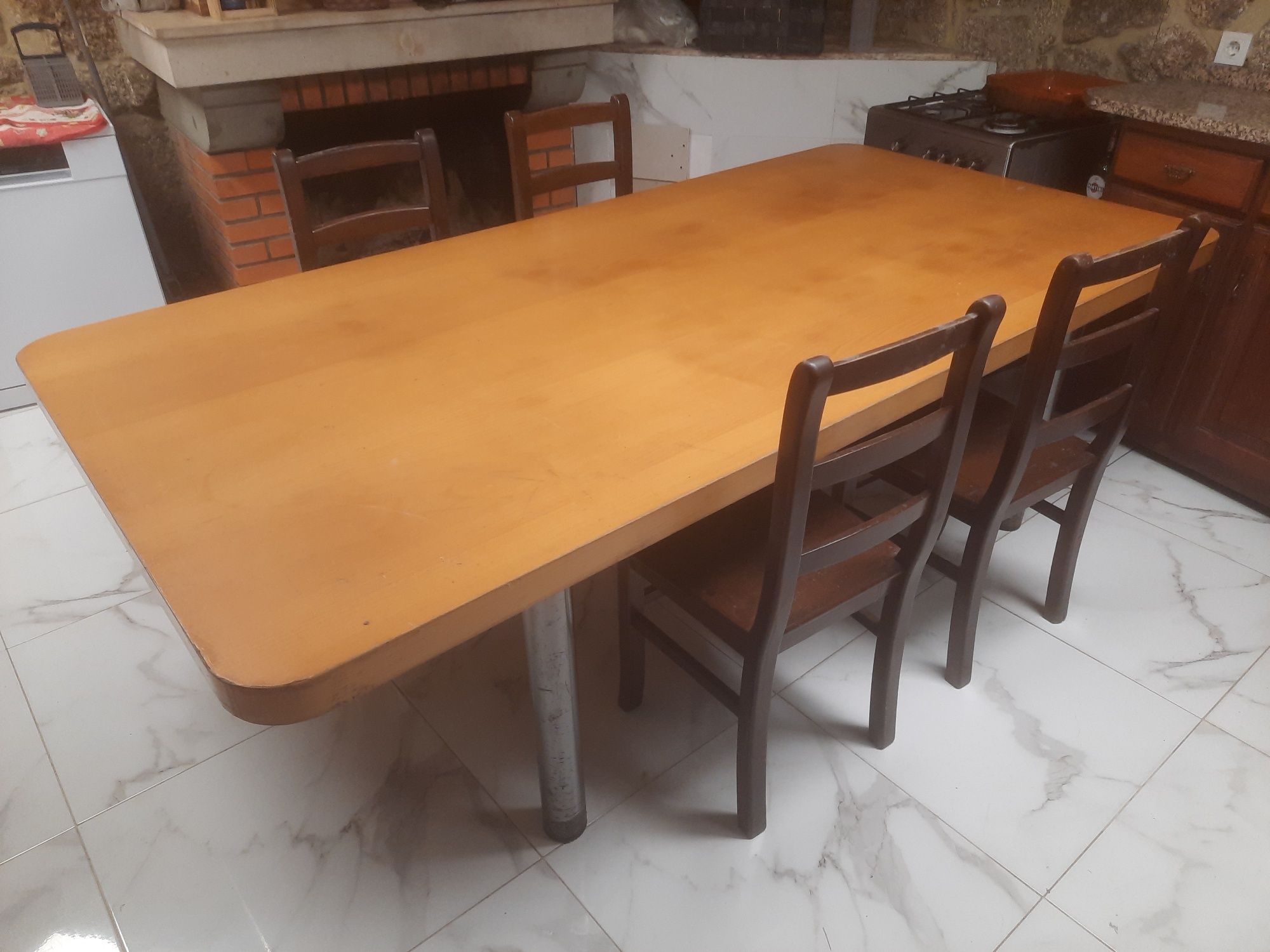 Mesa de madeira.