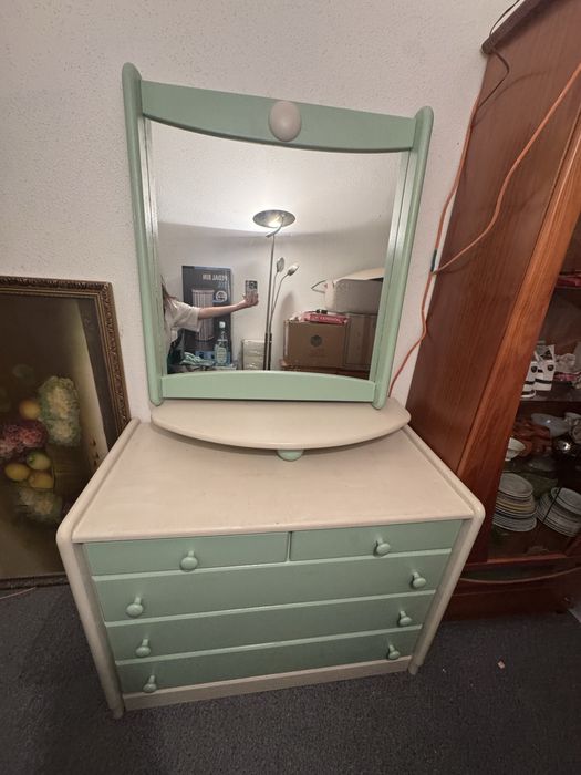 Comoda e espelho de quarto em pinho mel madeira maciça