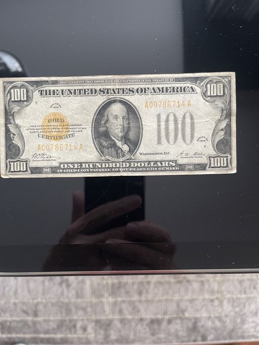 100 dolarów amerykańskich