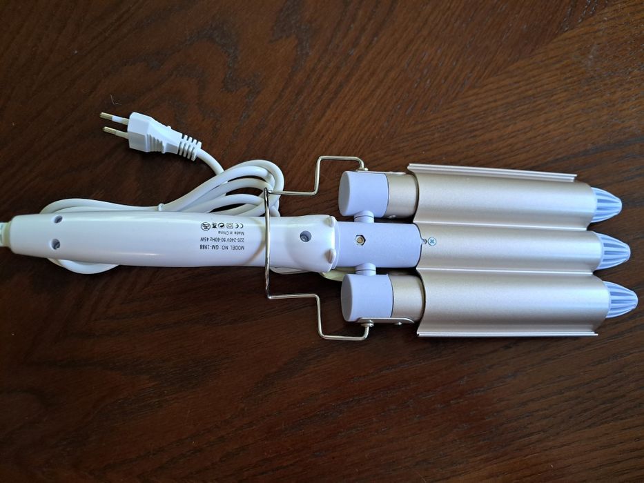 Geeky professional hair curling iron