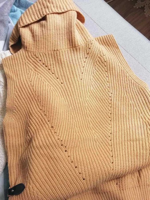В'язаний жилет теплий в'язана жилетка тепла вязаная теплая вязаный