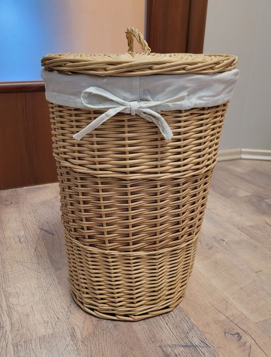 Kosz wiklinowy z pokrywą