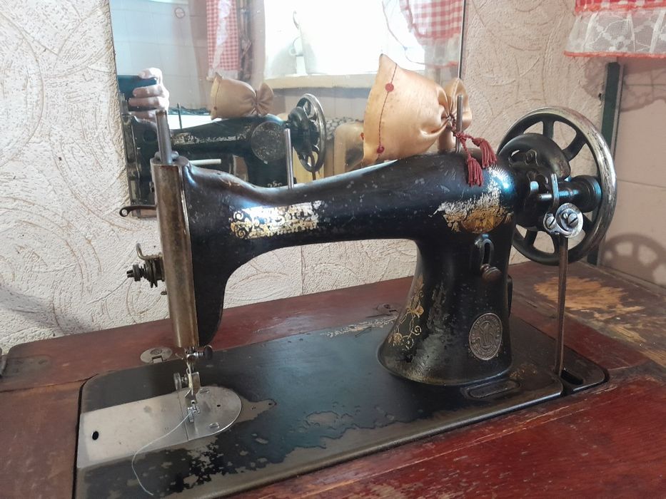 Швейна машинка Singer