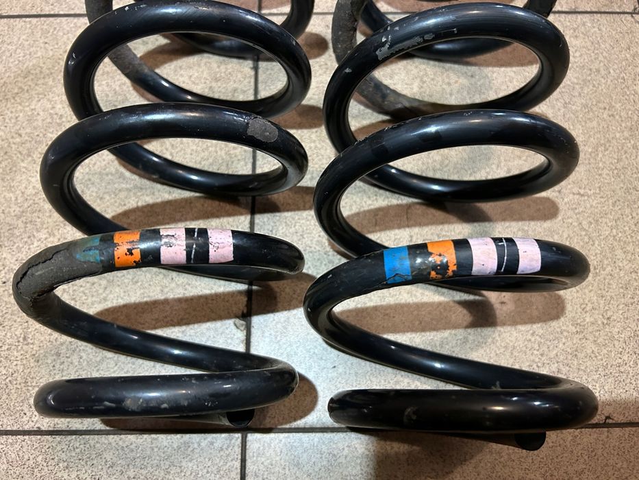 Sprężyna sprężyny przód Audi A4 B6 V6 Automat Komplet