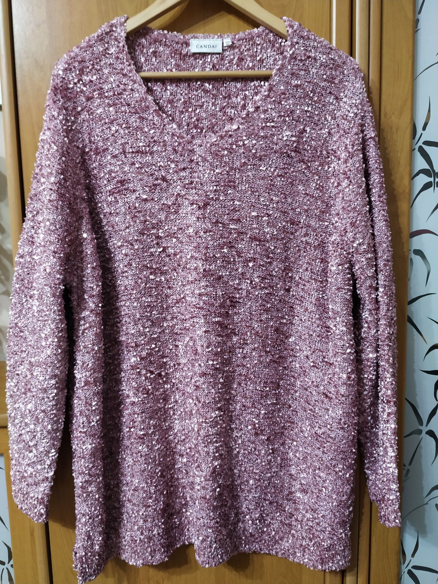 C&A różowy sweter glamour cekiny
