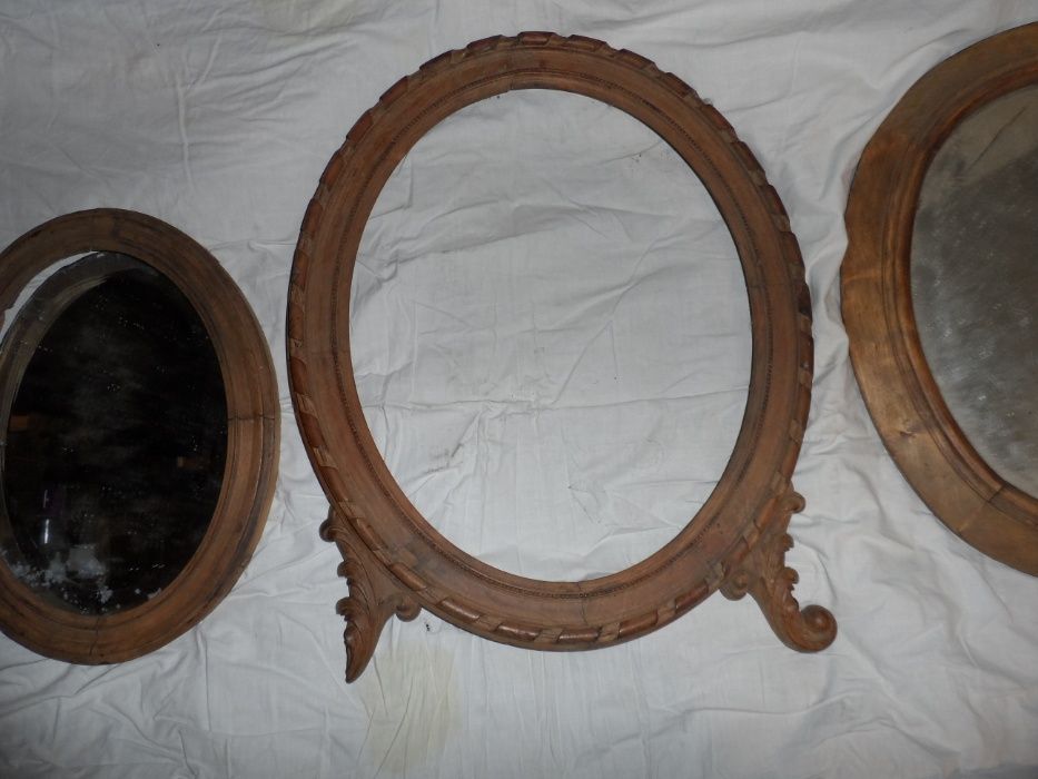Ретро зеркало овальное в деревянной раме