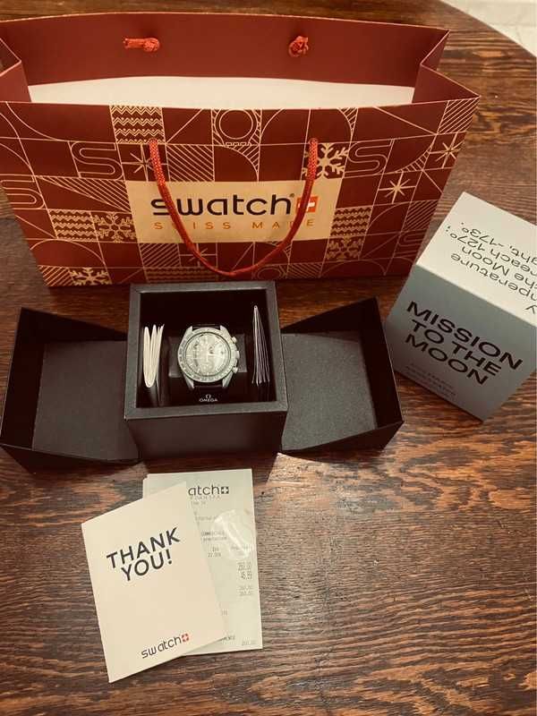 Omega x Swatch - MoonSwatch Mission To the Moon SO33M100