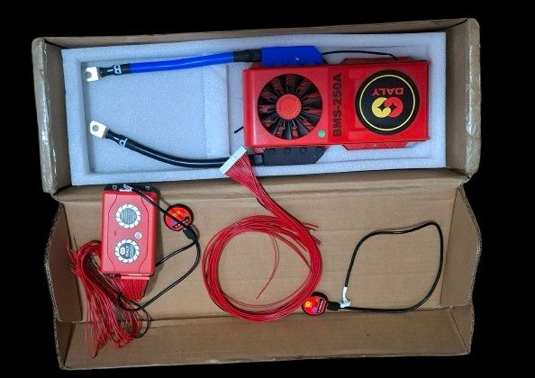 Плата Smart BMS Daly 16S 48 вольтів 250 А для LiFePO4 Комплект