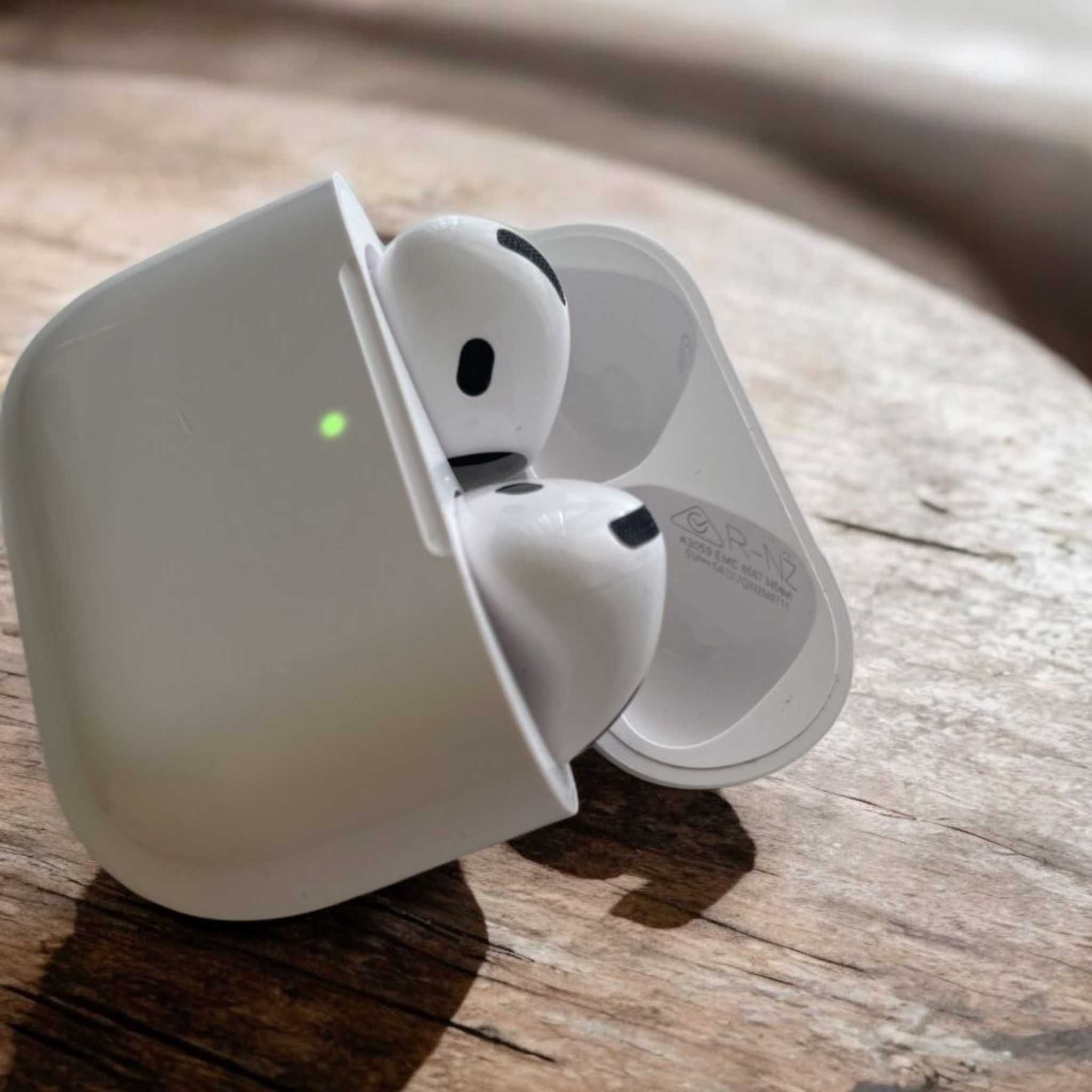 Наушники AirPods 4 Active Noise Cancellation
