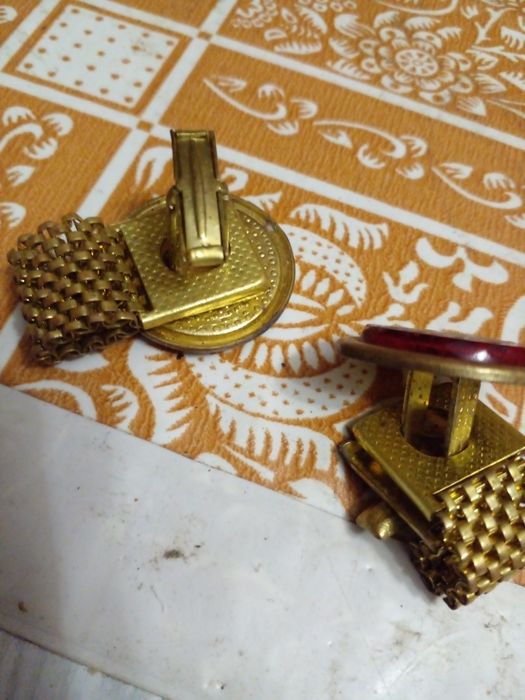 Золотые     запонки