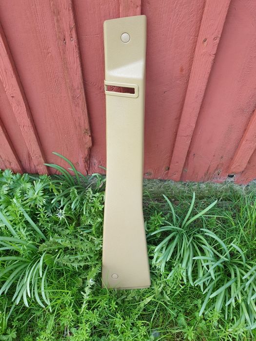 osłona słupka B prawego volvo 740 940 beżowa kompletna