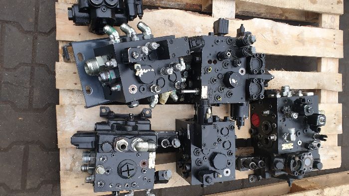 wozidło bell b 25 B30 b35d b40d rozdzielacz hydrauliczny