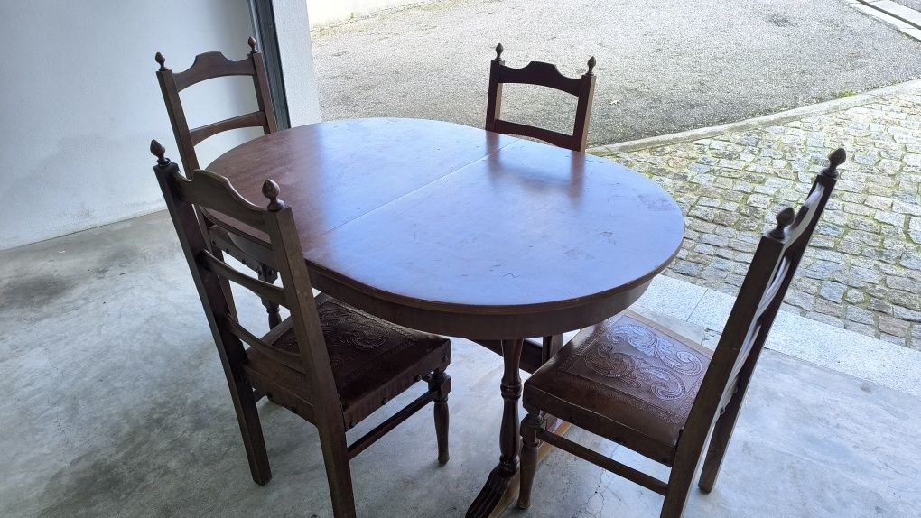 Mesa vintage 140*100 com 4 cadeiras