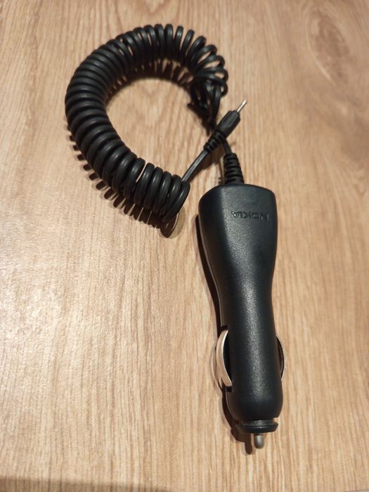 Nokia DC-4 orginalna ładowarka samochodowa z cienkim bolcem wtykiem