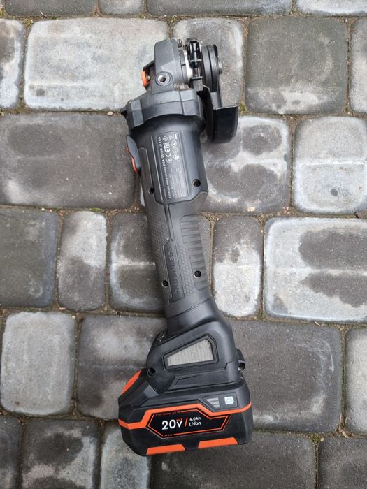 Безщіткова акумуляторна шліфмашина Dnipro M dga 201bc ultra з АКБ 4А