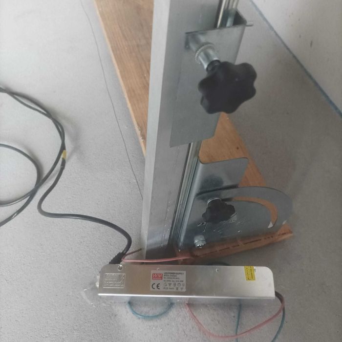 gilotyna przecinarka styropianu 130x25 wraz z zasilaczem