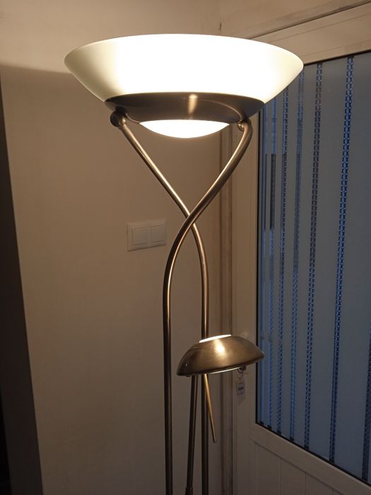 Candeeiro  de pé com 2 focos