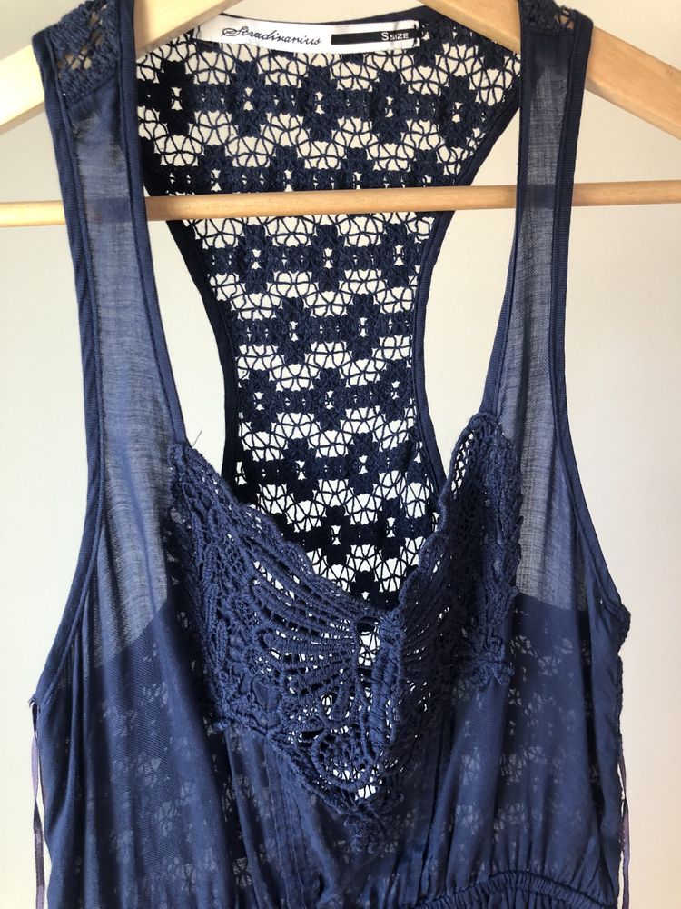 Vestido azul com apontamentos em croché