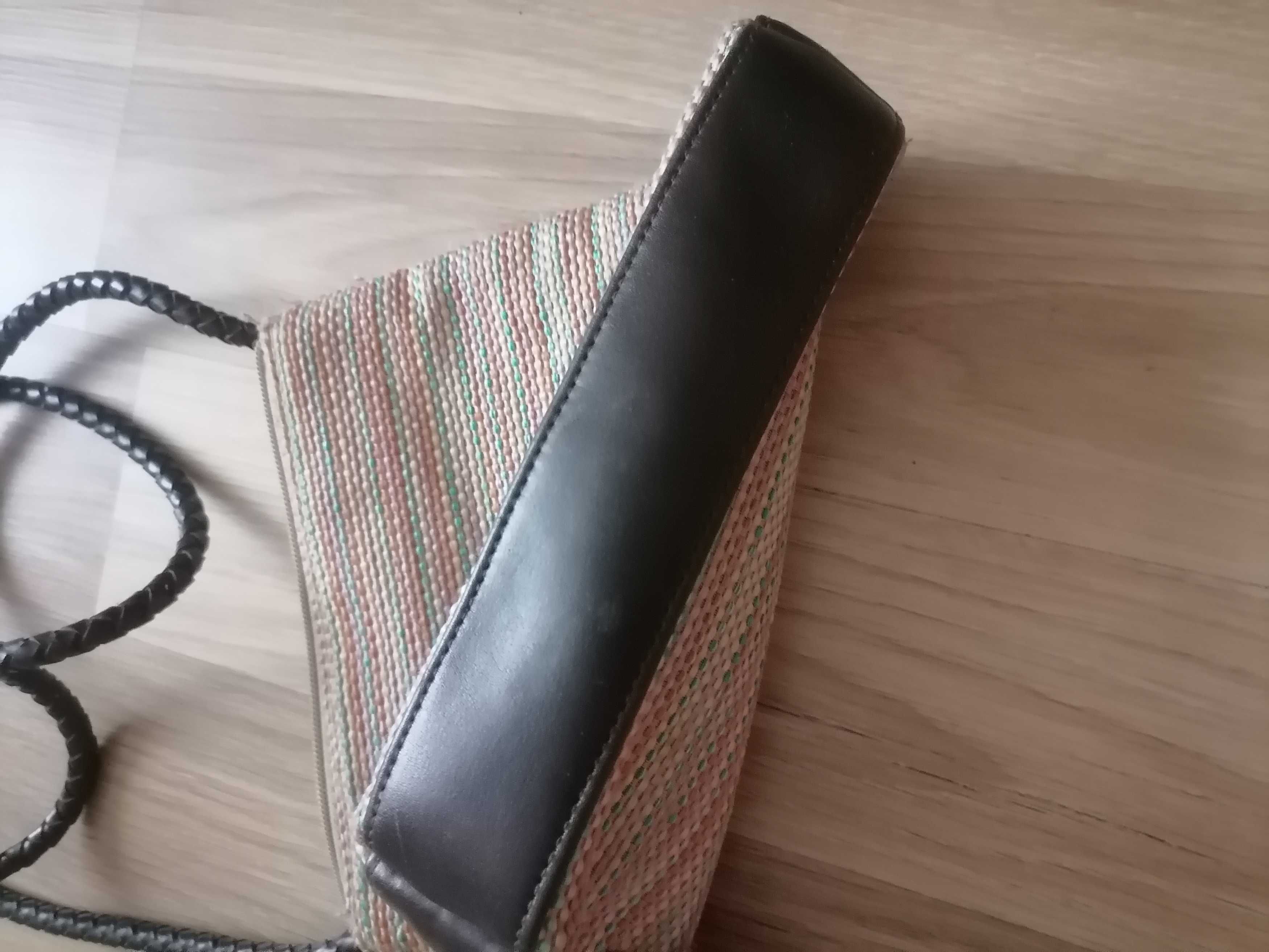 Mała torebka przez ramię
