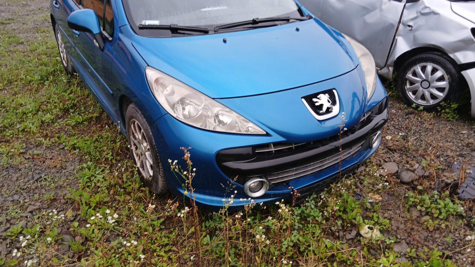 Peugeot 207 двері бампер крило капо фари