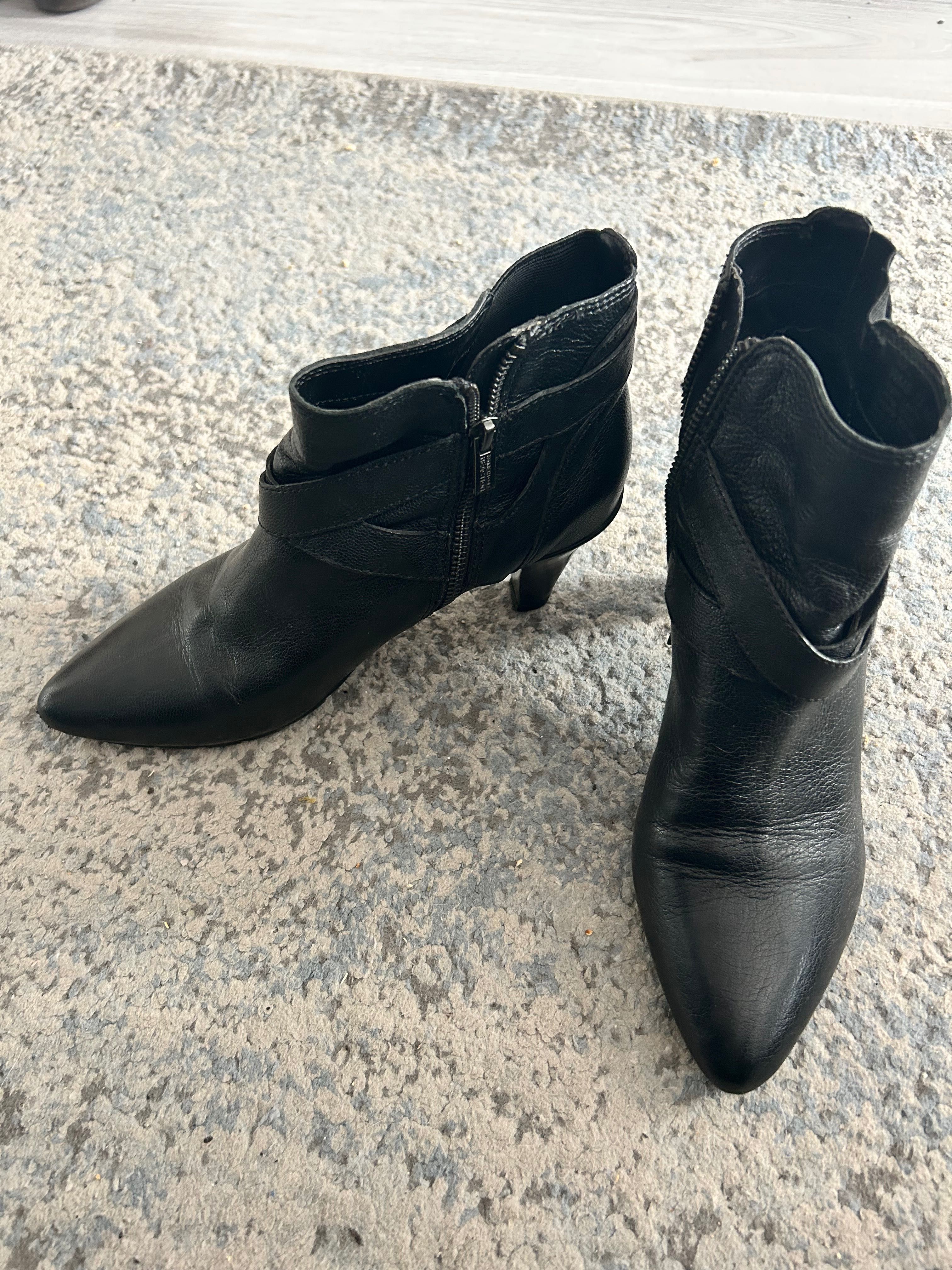 Czarne botki marki Kenneth Cole Reaction, rozmiar 39