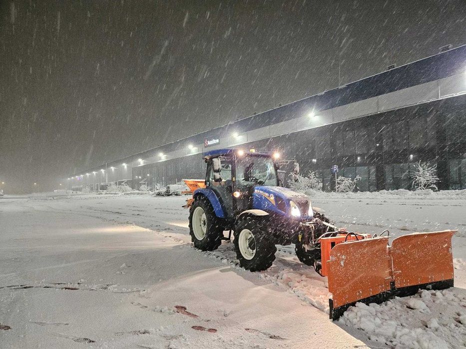 WYNAJEM New Holland T4.75S PLUS pług i piaskarka