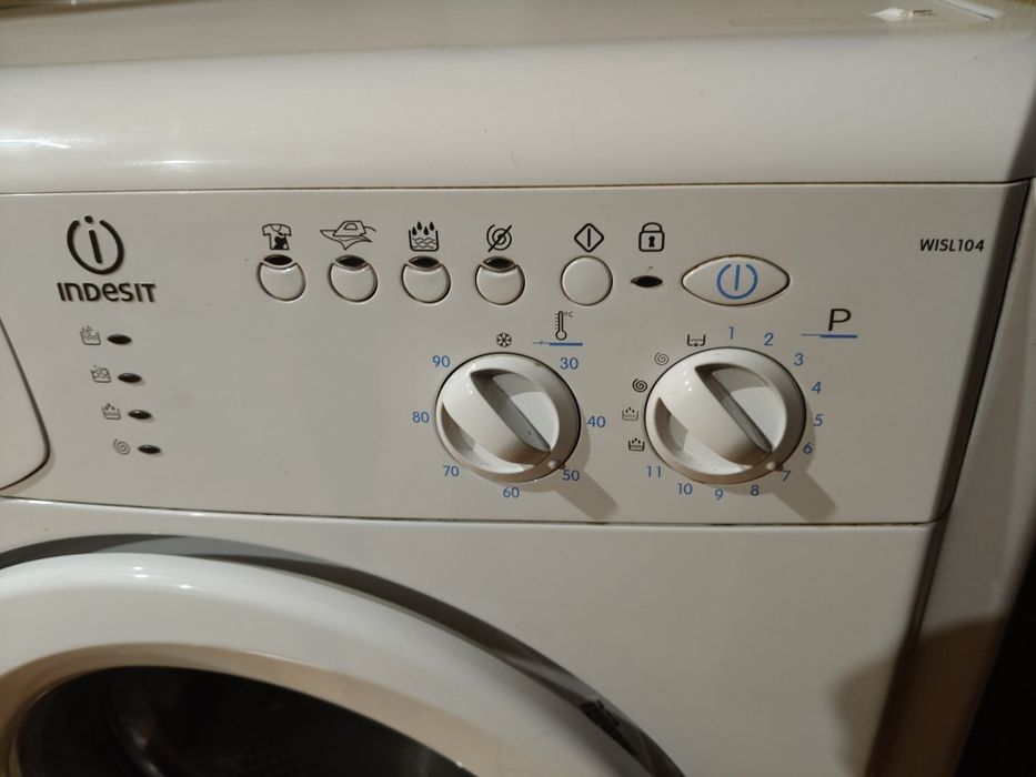 Пральна машина indesit wisl104