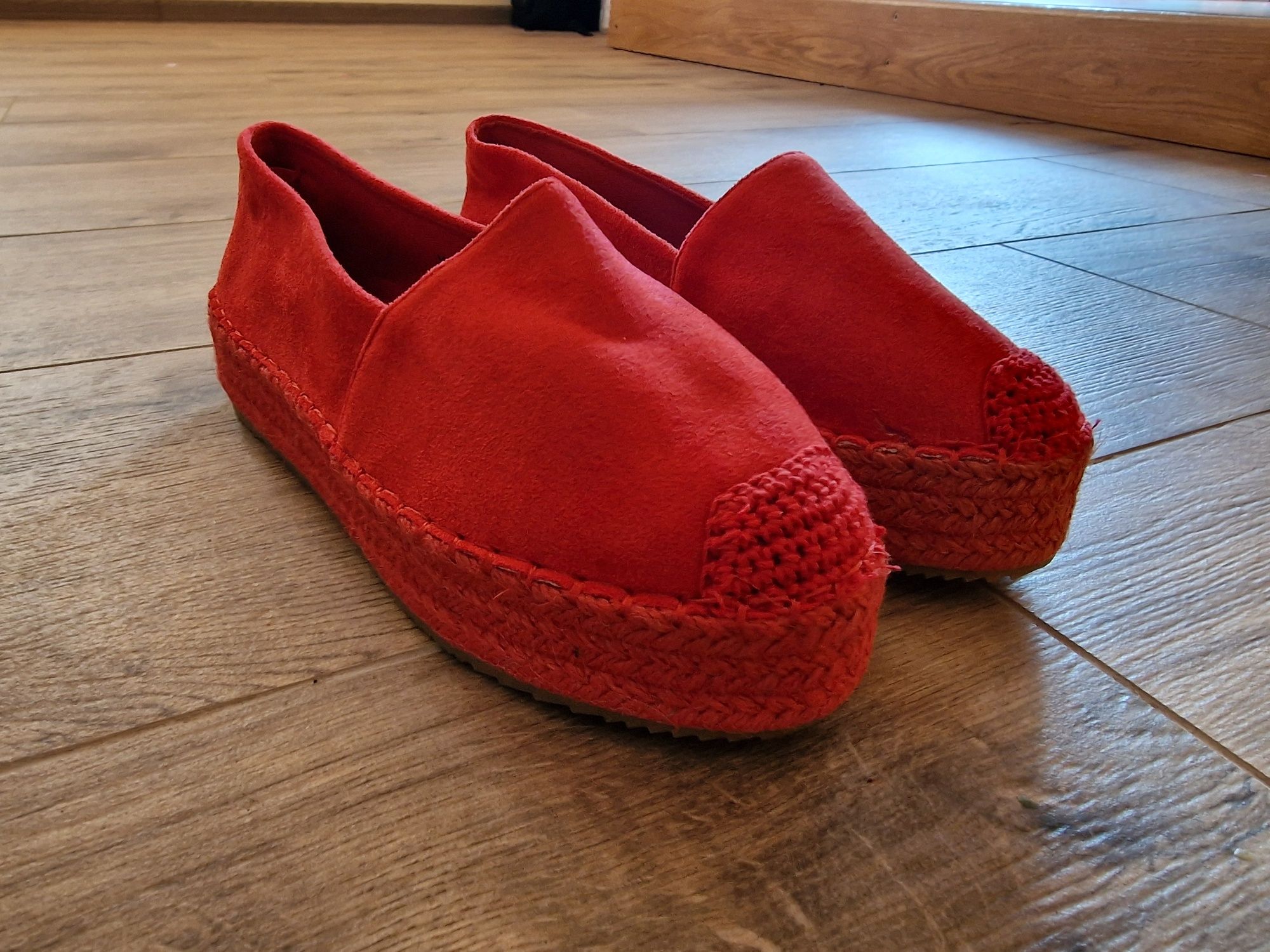 Замшеві  червоні туфельки