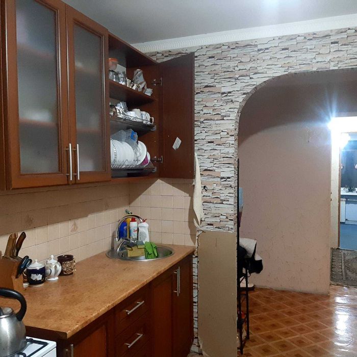 Продается 3-х, комнатная квартира в Обухове, р-н "Автошкола"