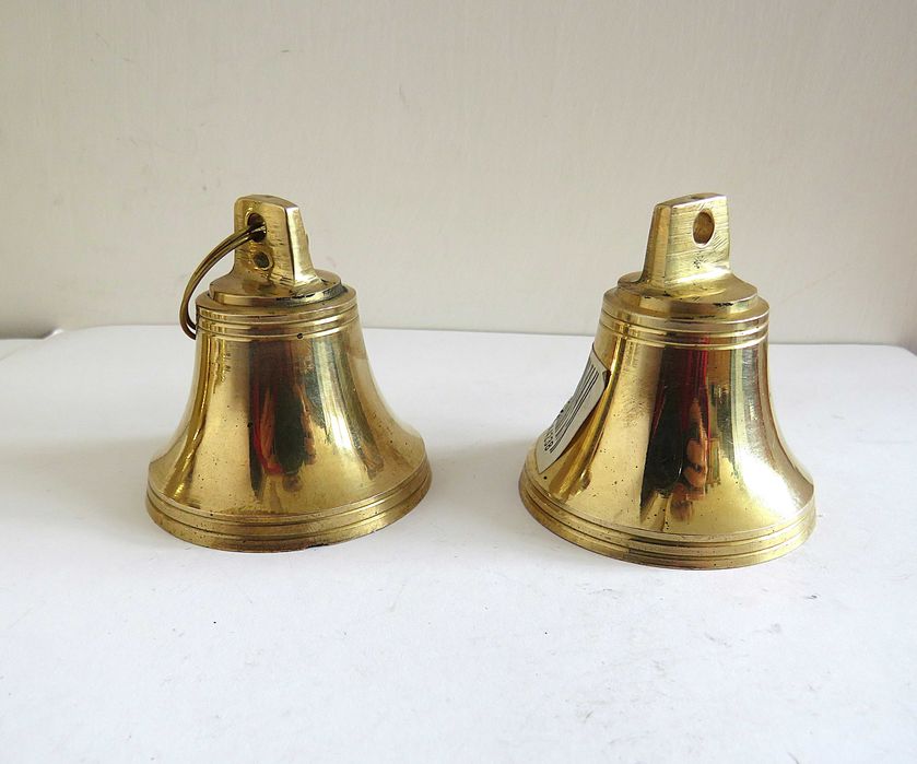 Mosiężny duży świecznik ,dwa dzwoneczki