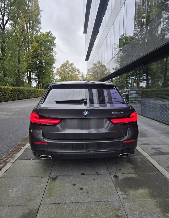 Wynajem BMW 530e 2022 Automat