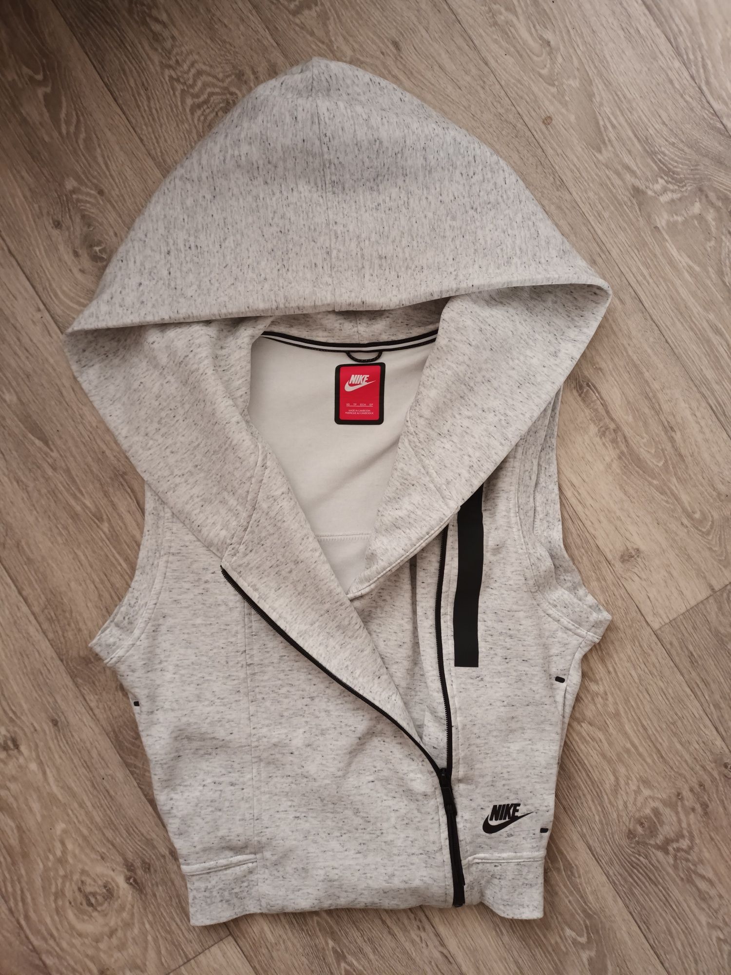 Nike tech fleece xs s белый меланж жилет