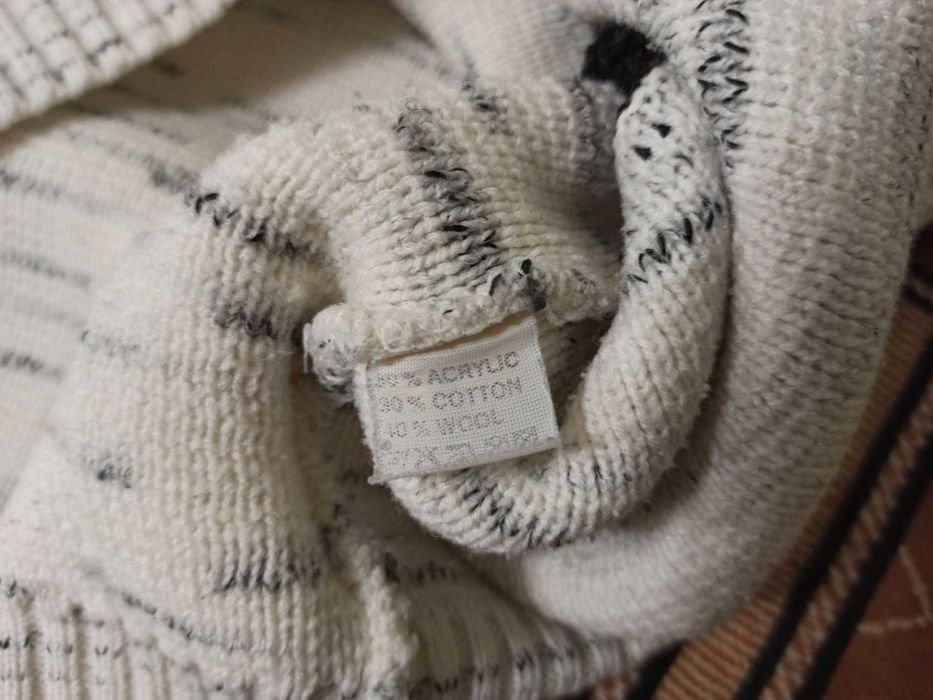 Мужской теплый свитер под горло