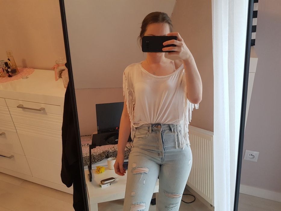 Biała bluzka z frędzlami