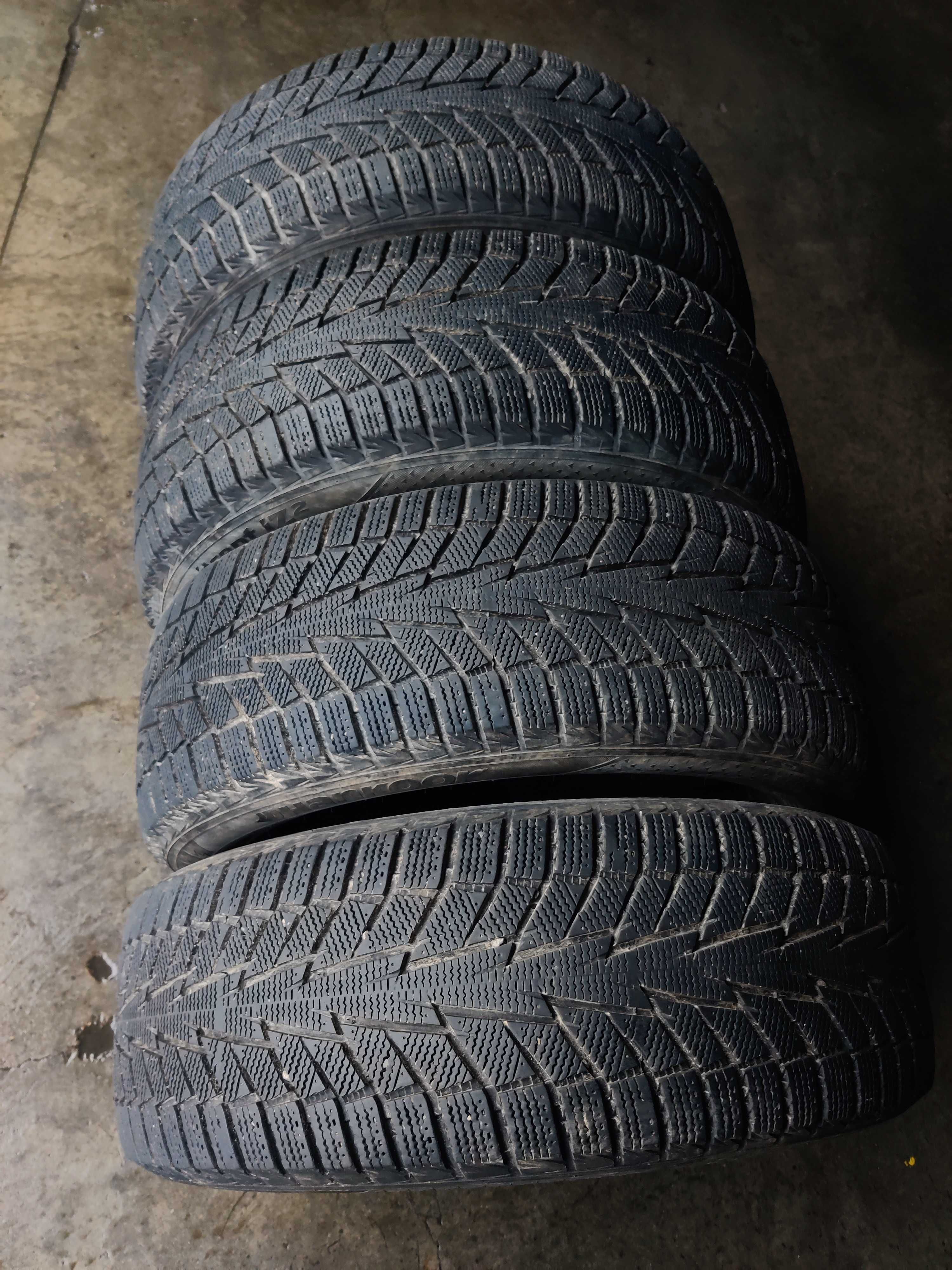 4шт r17 215 55 Hankook Winter ICept IZ2 зимові шини липучки