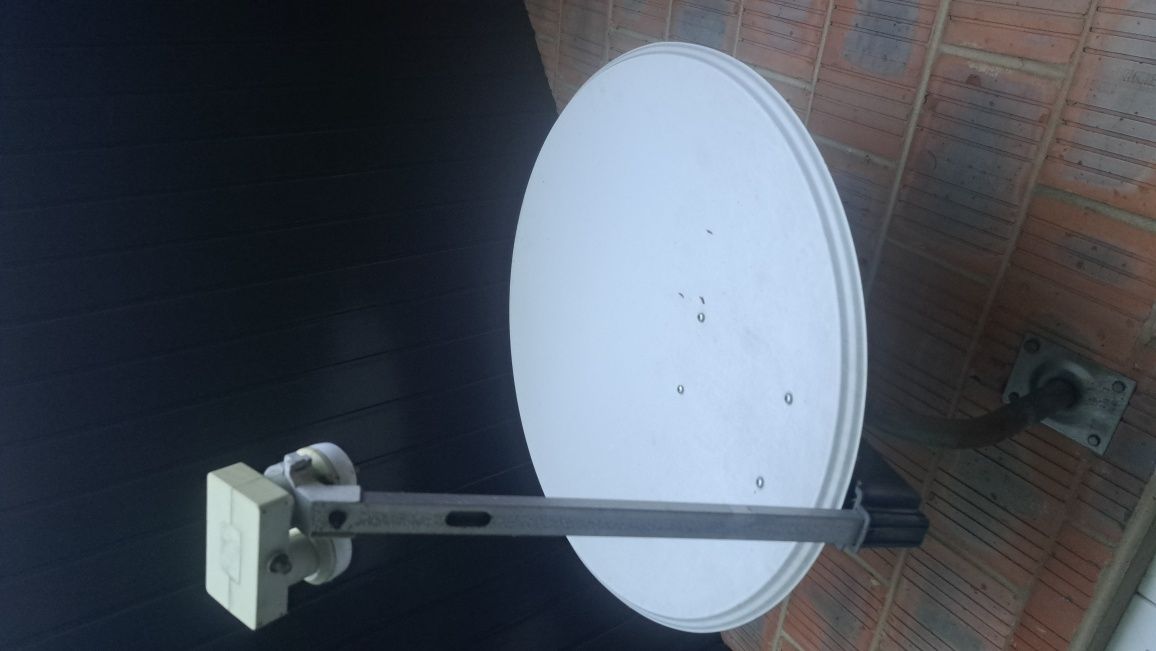 Antena satelitarna