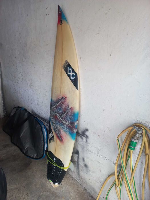 Vendo prancha de Surf com Capa
