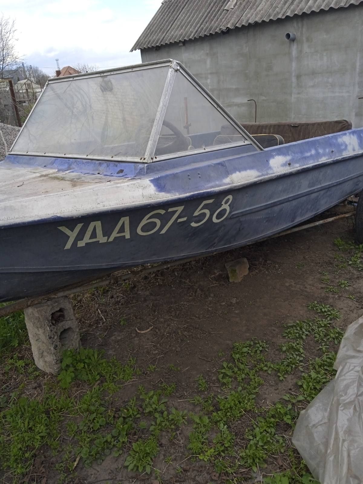 Лодка Крым с мотором