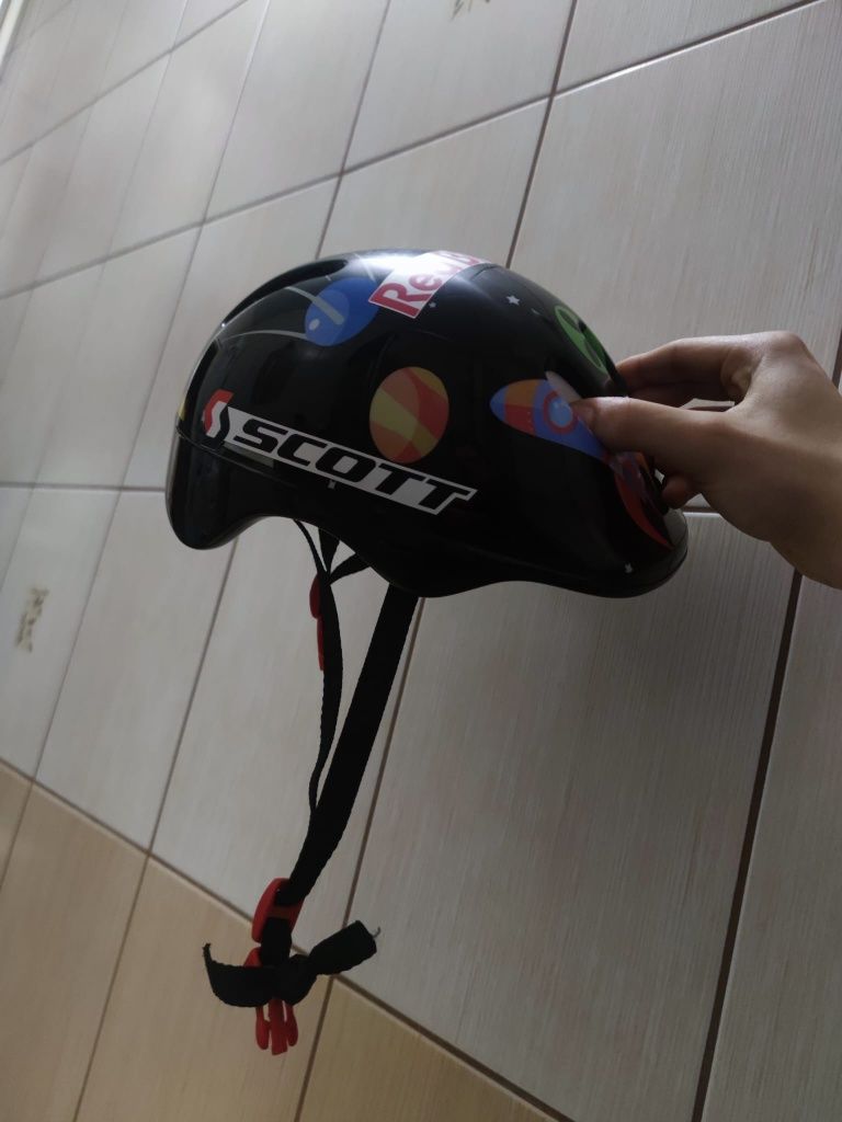 Kask dla rowerzystów dziecięcy na deskorolkę wrotki M Bottari