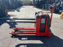 Самохідний електро штабелер Linde T16L