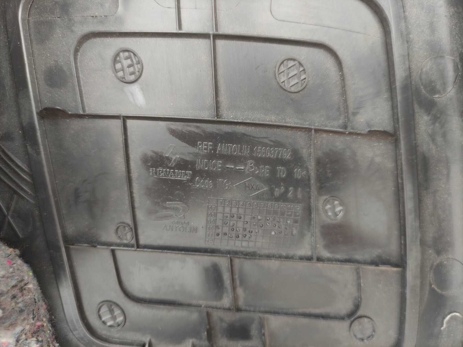 Обшивка пластик кришки багажника 909000161R Renault Megane III меган 3