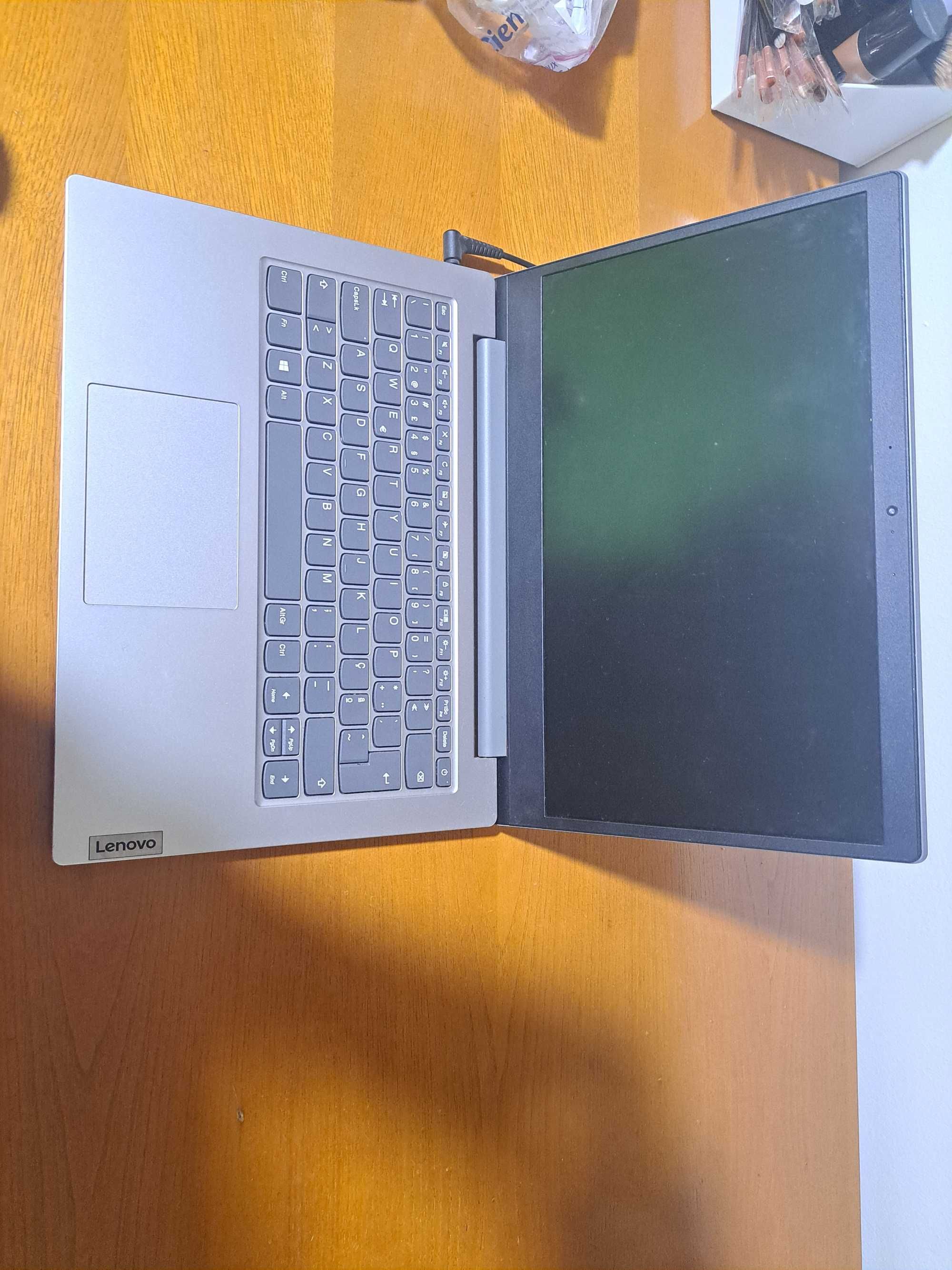 Portatil Novo com carregador Lenovo