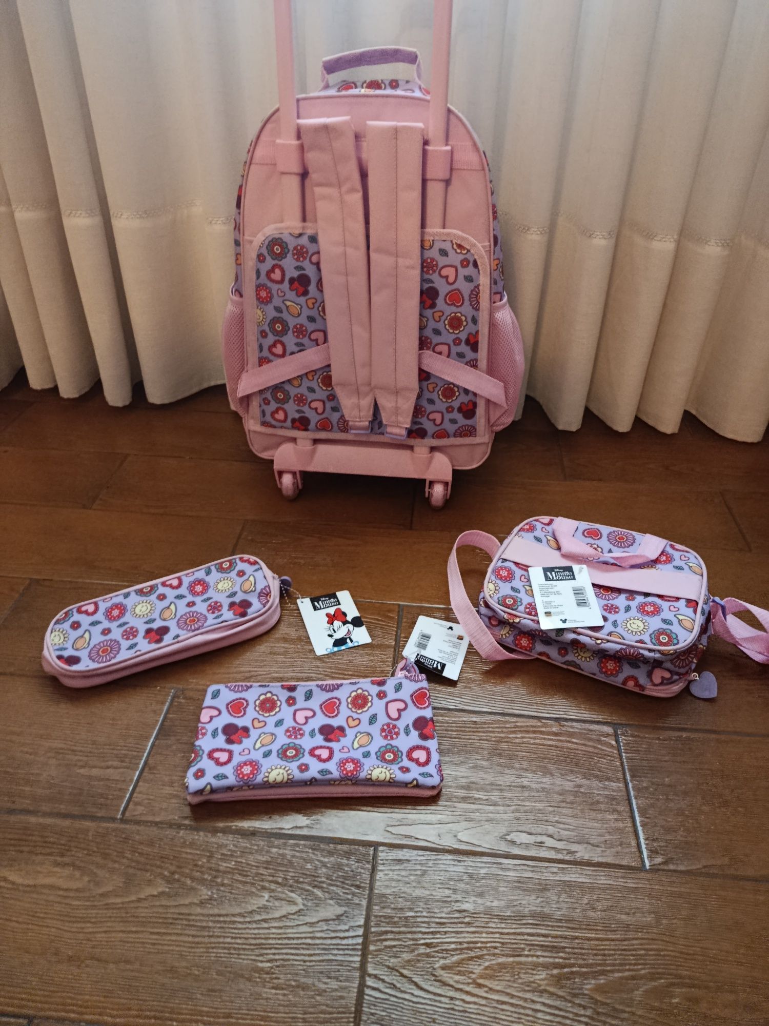 Conjunto escolar Minnie Disney