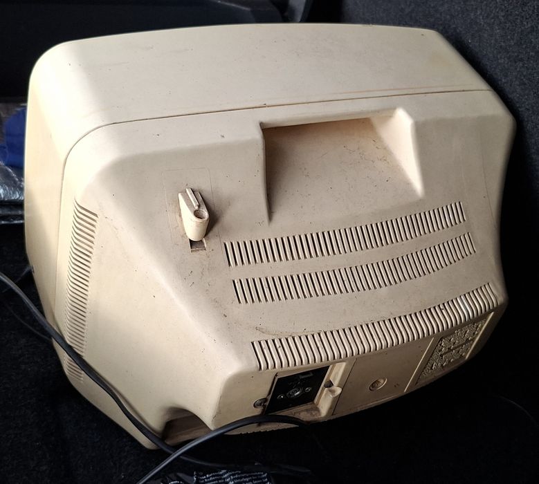 Tv antiga para decoração