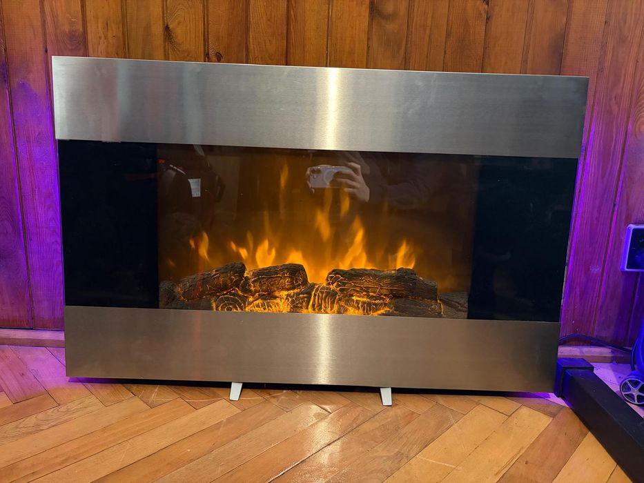 Elektryczny kominek LED z funkcją grzania