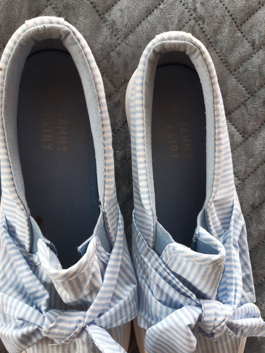Buty z kokardkami rozmiar 38